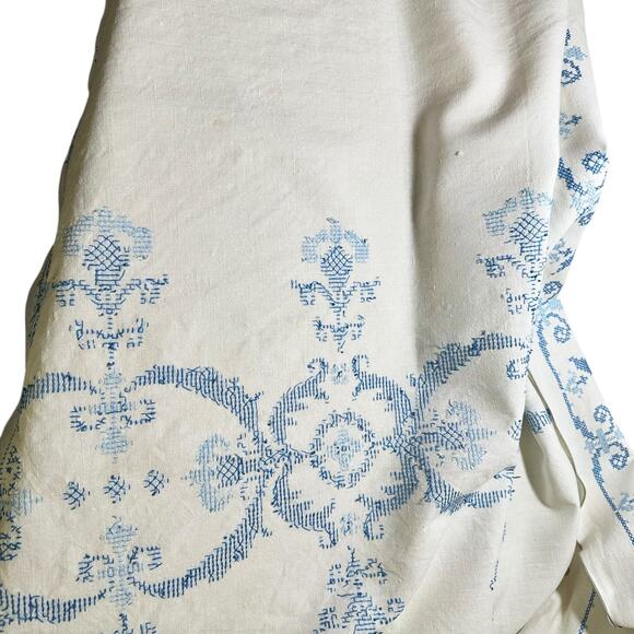 Vintage Hand Embroidered Cross Stitch Floral Tablecloth Square Linen Blue Cream - Picture 5 of 8